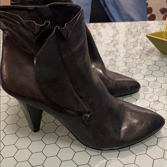 Marc by Marc Jacobs black leather boots. - Picture 1 of 4